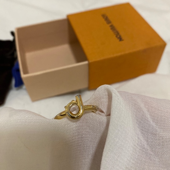 Louis Vuitton alphabet ring - Picture 13 of 14
